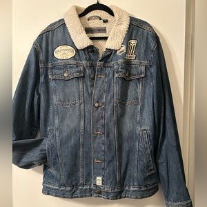 Harley Davidson men’s jean jacket with Sherpa lining.